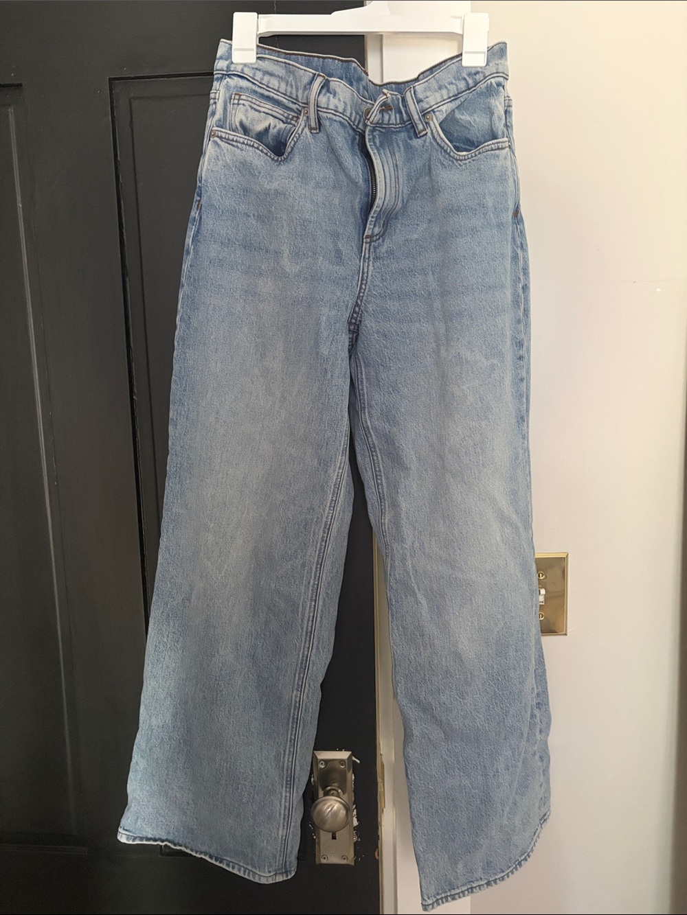 Vuori High-Rise Wide-Leg Jeans in light wash indigo - Picture 4 of 6